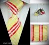 Arany fehér piros csíkos elegáns nyakkendő díszzsebkendő mandzsettagomb szett