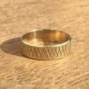 Férfi arany gyűrű vésett karikagyűrű