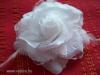 Esküvői tollas selyem rózsa hajcsat hajgumi fehér